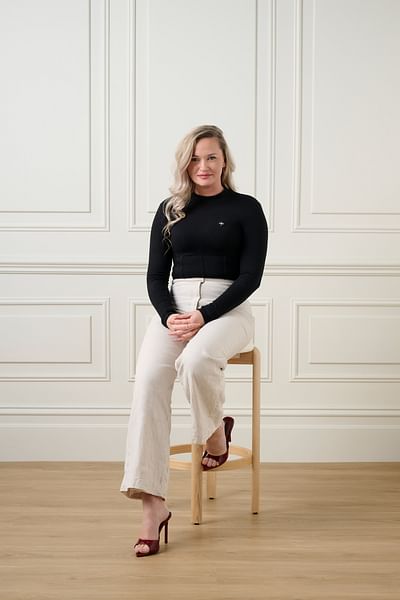 Sarah Richards full body image