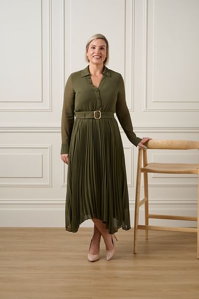Shantell Velianis full body image