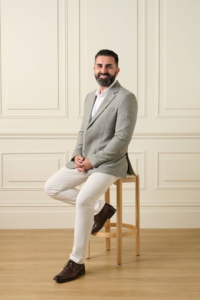 Spiro Kardamitsis full body image