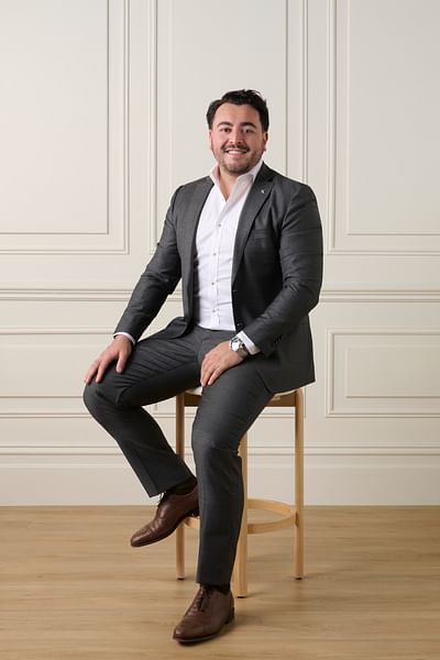 Stefan Bontempelli full body image