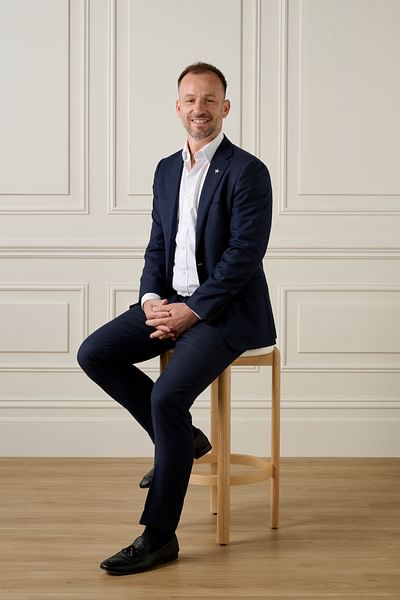 Stiven Mrkela full body image