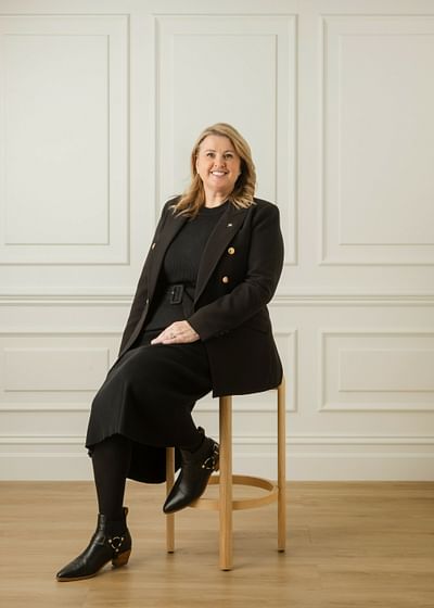 Susan Johnston full body image