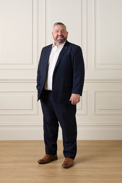 Thomas Bechelli full body image