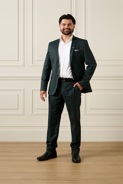 Thomas Dixon full body image
