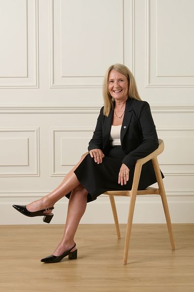 Tracey Russell full body image