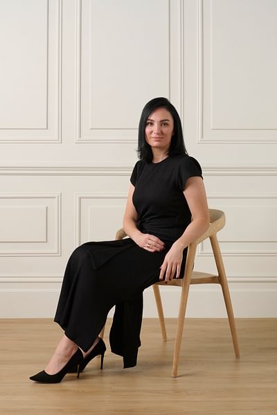 Vanessa Melouney full body image