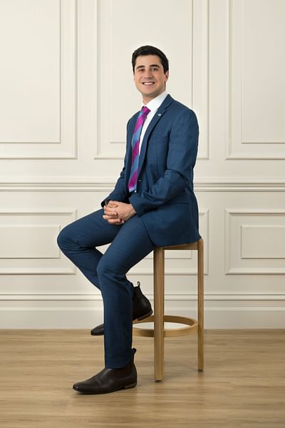 Vahe Dangourian full body image