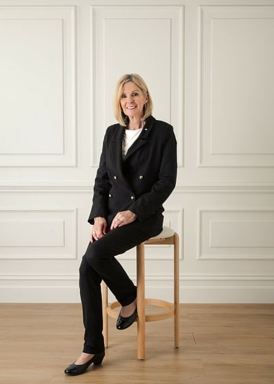 Valerie Allen full body image