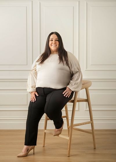 Vicki Lekanis full body image