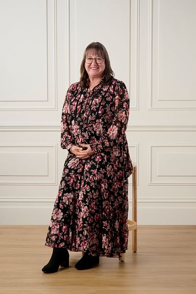 Wendy Chalmers full body image