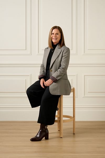 Yvonne Elmenawi full body image