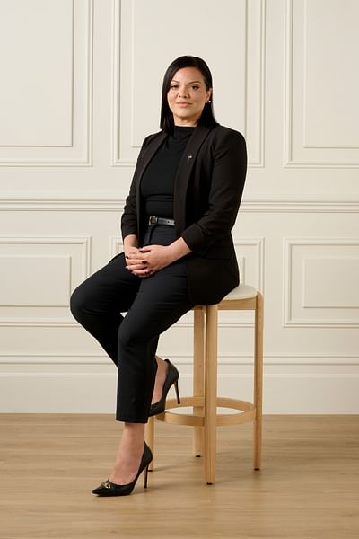Zeina Issa full body image