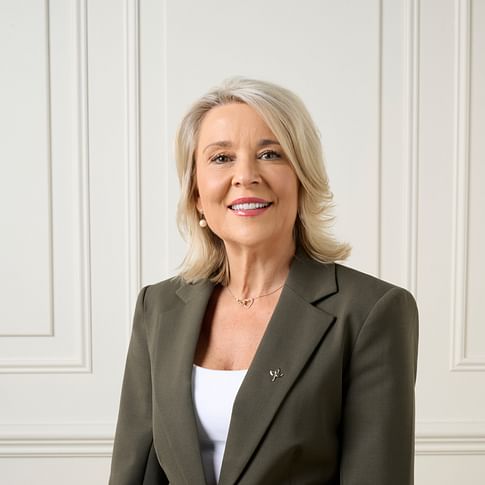 Danielle Harvey face image