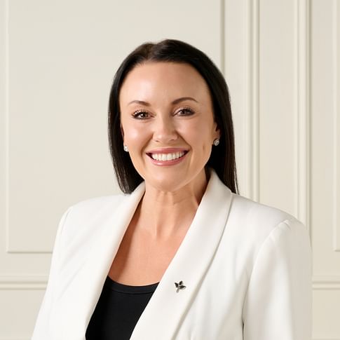 Emma Hicks face image