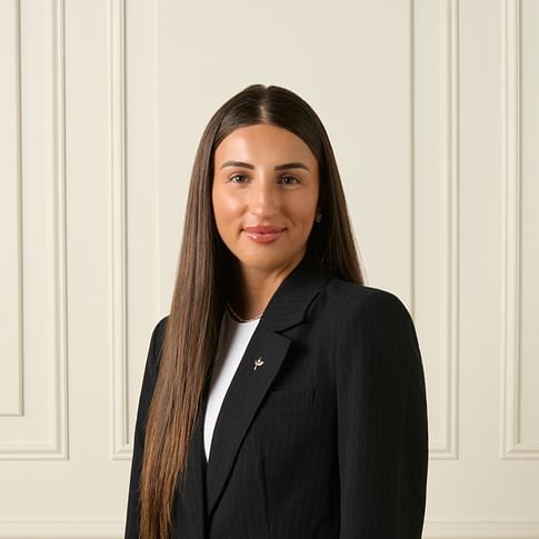 Eva Trakis face image