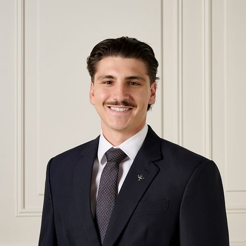 Gus Izzo face image