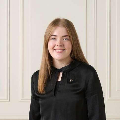 Holly Vyner face image