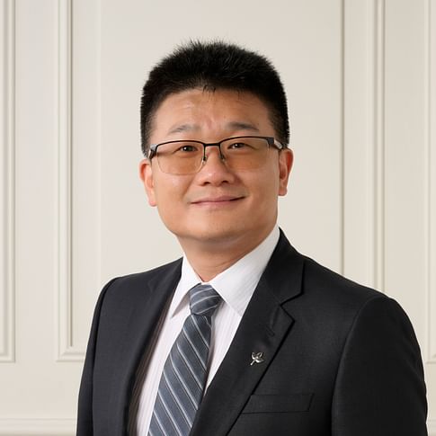 Hugh Zuo face image