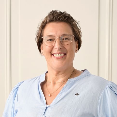 Liana Strangis face image
