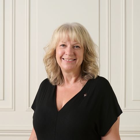 Roz Cartwright face image