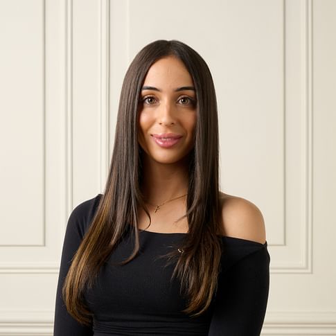Stephanie Petrakis face image
