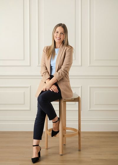 Sarah Hand full body image