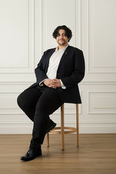 Ismaeel Hussain full body image