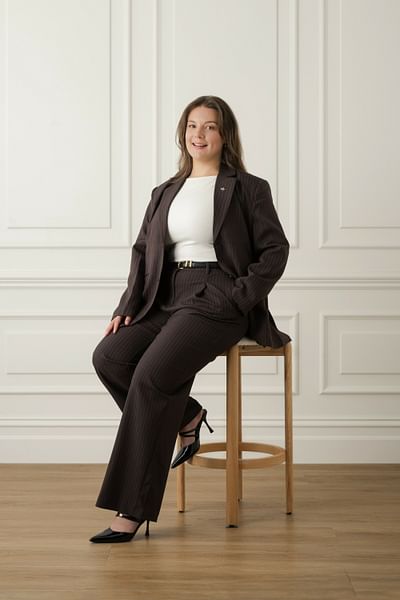 Kaitlyn Muirhead full body image