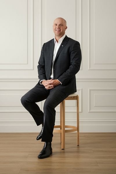 Lindsay Ryan full body image