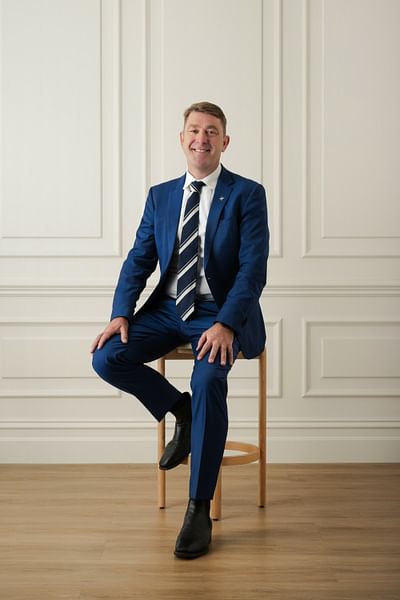 Dallas Taylor full body image