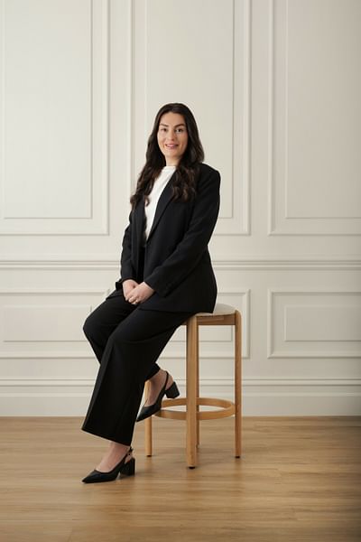 Merve Ozer image
