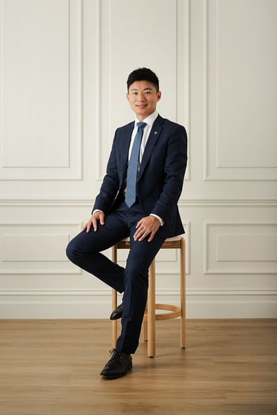 Shaun Wang full body image