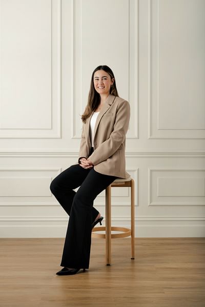 April McDonnell full body image