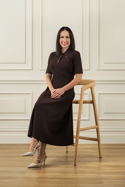 Alicia Lecky full body image