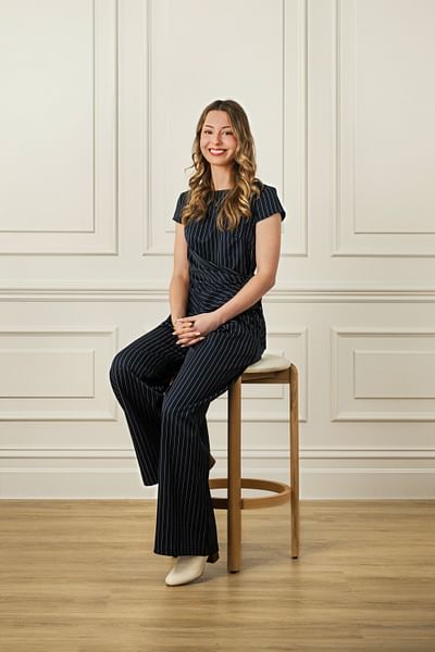 Emily Aspros full body image