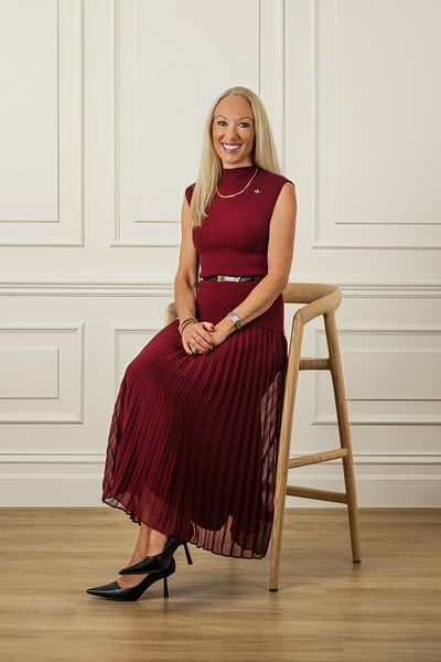 Claire Smith full body image