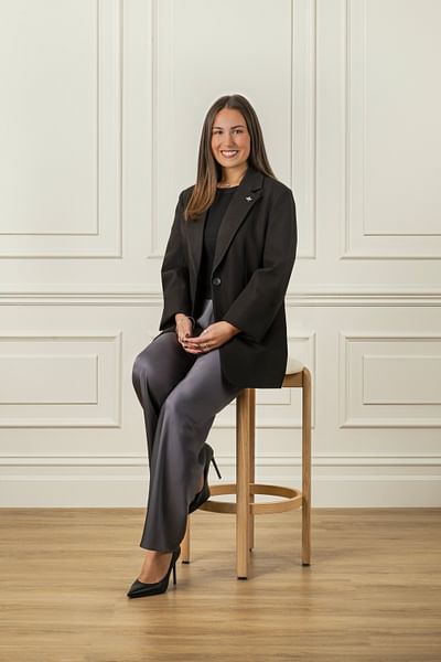 Lillie Hick full body image