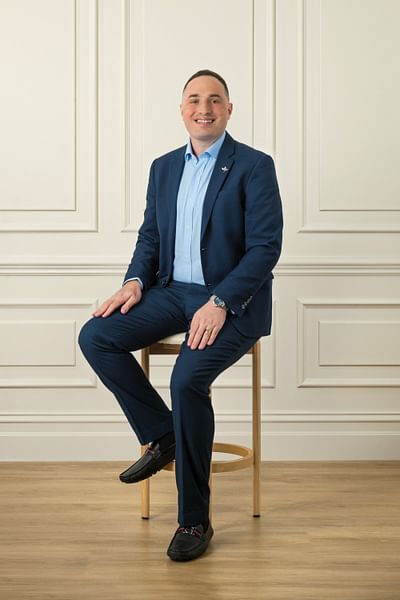 Andrew Dubin full body image