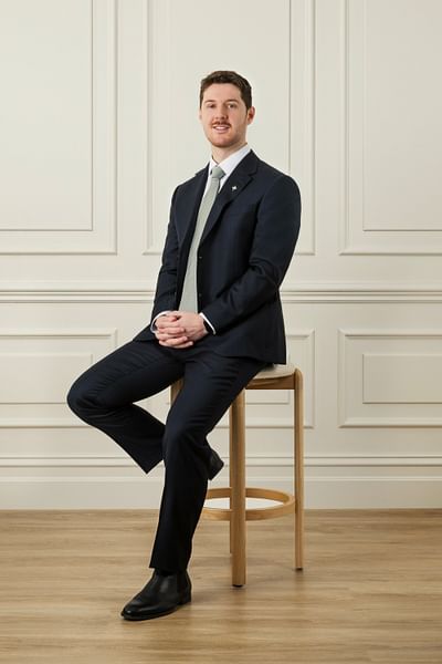 Will Sedgwick full body image