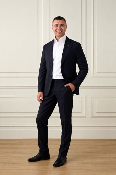 Erhan Kalistu full body image