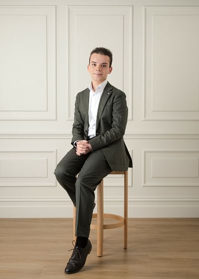 Cooper Parsons full body image
