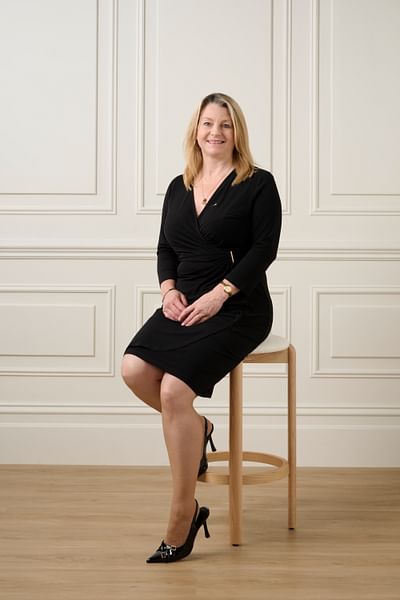 Cathy Newman full body image
