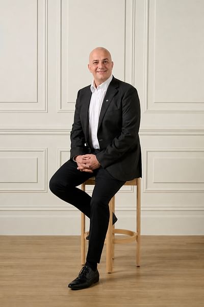 Bill Vlahos full body image
