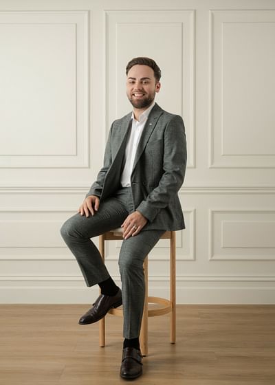 Brandon Barratt full body image