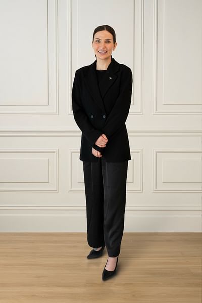 Emily Kennedy full body image