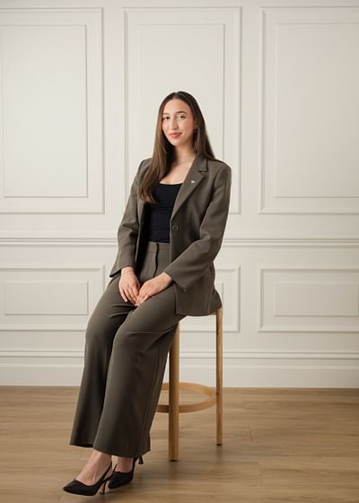 Ella Boyes full body image