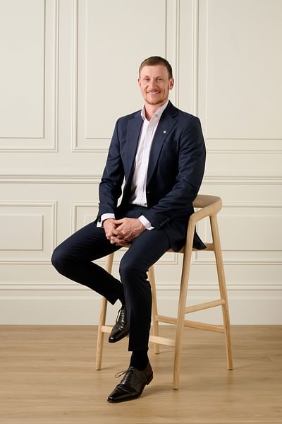 Elliott Heslop full body image