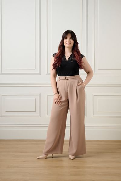 Kathryn Kutchel full body image