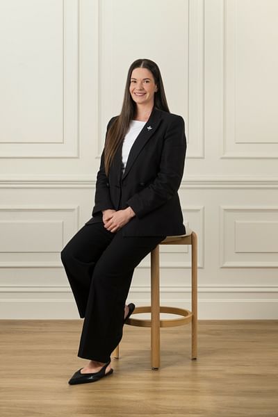 Kristen Chiofalo full body image