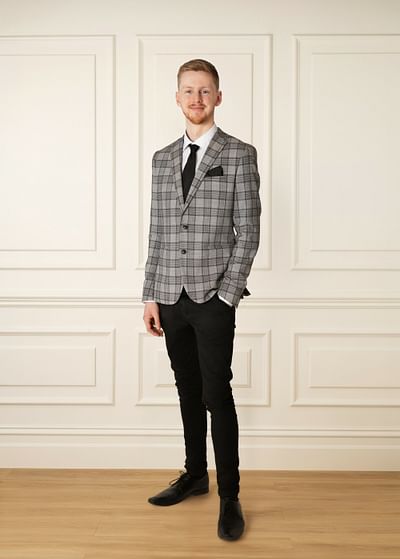 Heath Sewell full body image